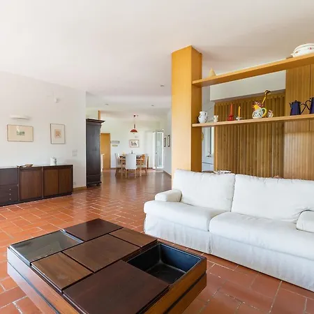 Ela Villa