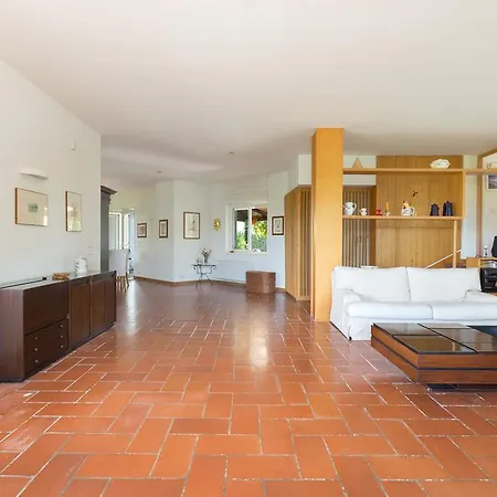 Ela Villa